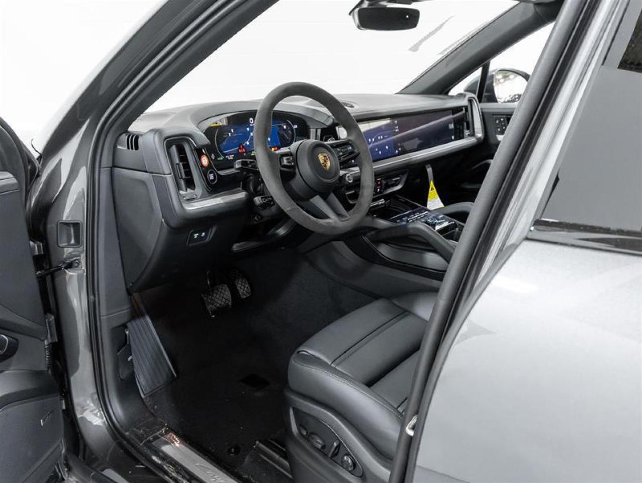 2025 Porsche Cayenne  Photo