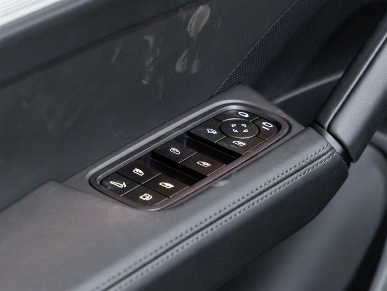 2025 Porsche Cayenne  Photo