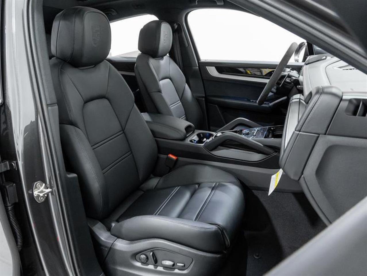 2025 Porsche Cayenne  Photo