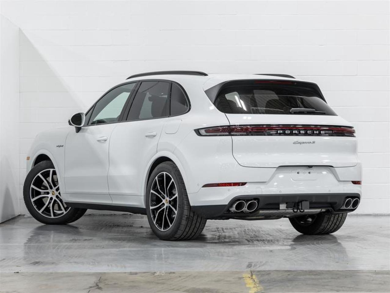 2025 Porsche Cayenne  Photo2