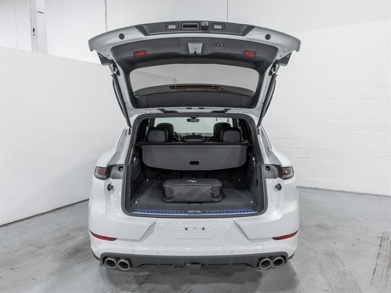 2025 Porsche Cayenne  Photo