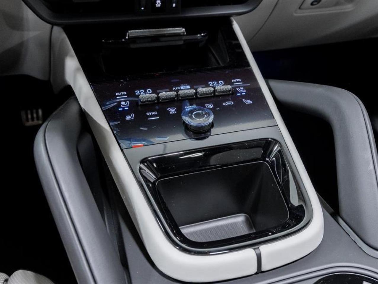 2025 Porsche Cayenne  Photo