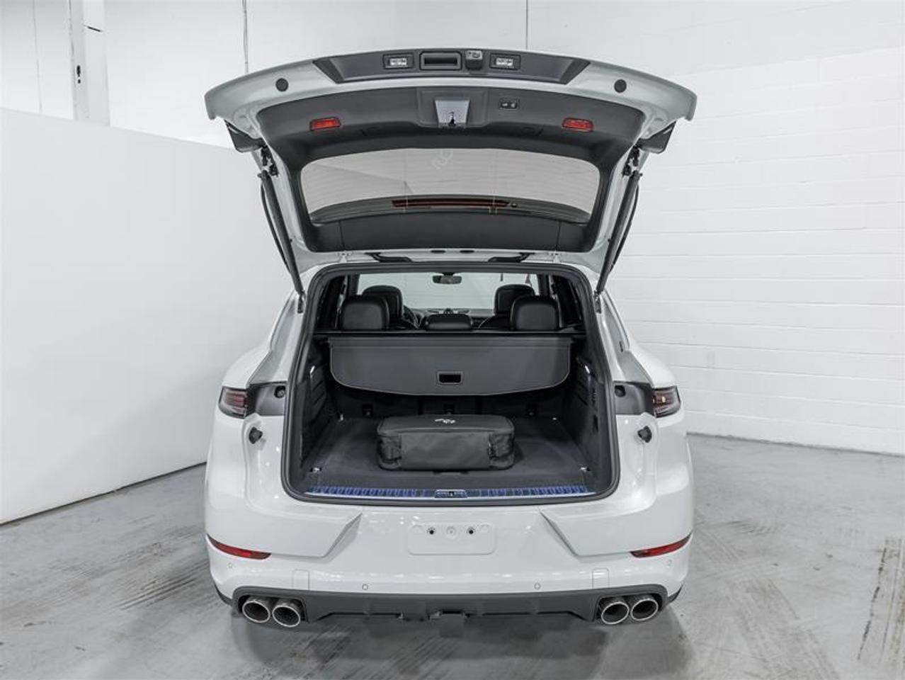 2025 Porsche Cayenne  Photo