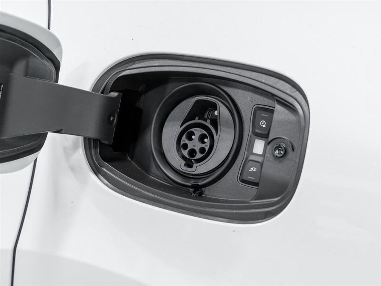 2025 Porsche Cayenne  Photo