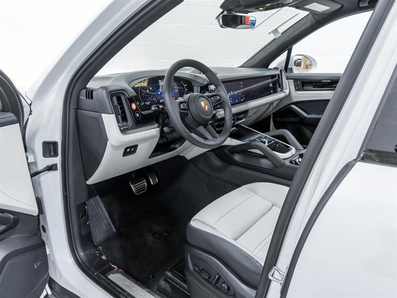 2025 Porsche Cayenne  Photo