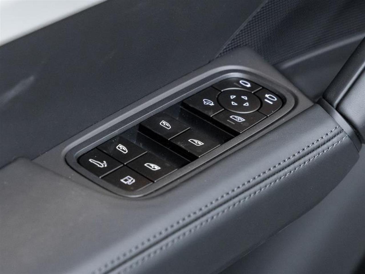 2025 Porsche Cayenne  Photo