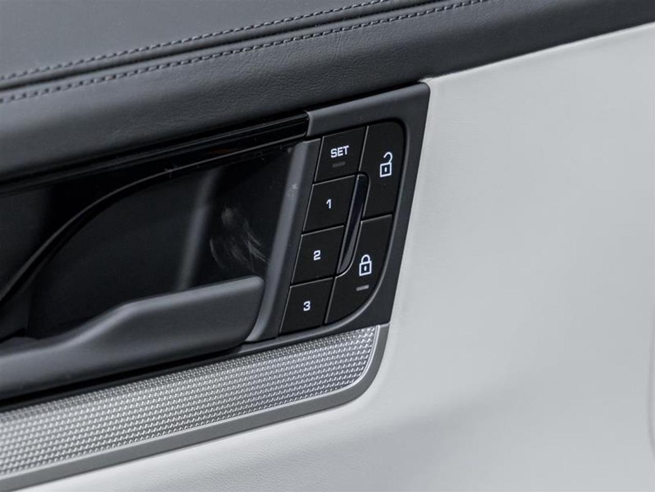 2025 Porsche Cayenne  Photo