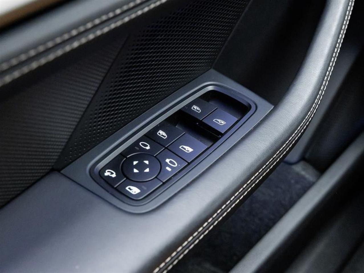 2025 Porsche Taycan  Photo