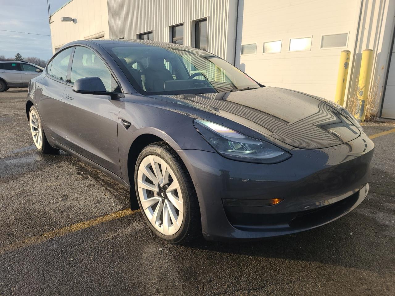 2022 Tesla Model 3 LFP I OVER 100 TESLAS I EVSUPERSTORE.CA Photo3