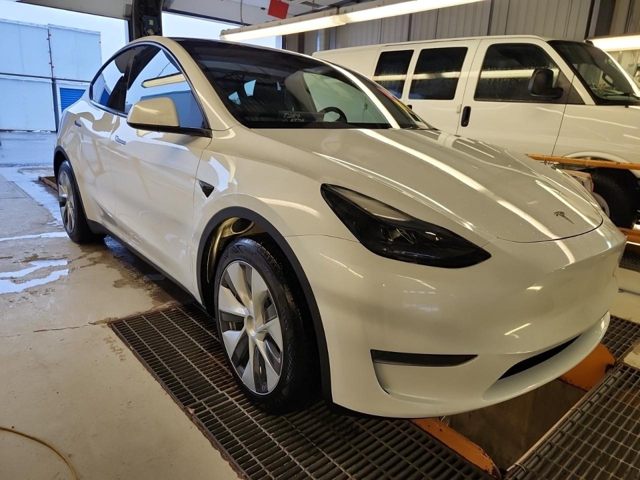 2023 Tesla Model Y LFP I OVER 100 TESLAS I EVSUPERSTORE.CA Photo