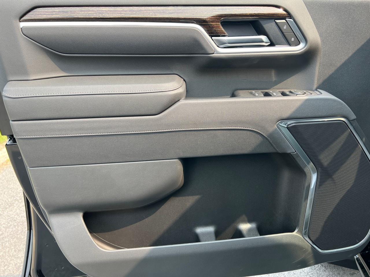 2025 GMC SIERRA 2500HD 4WD Crew Cab Standard Box SLE Photo2