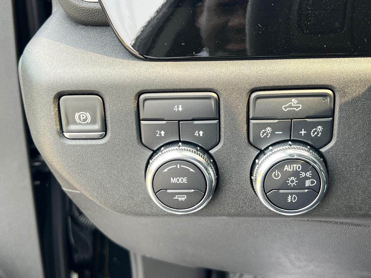 2025 GMC SIERRA 2500HD 4WD Crew Cab Standard Box SLE Photo