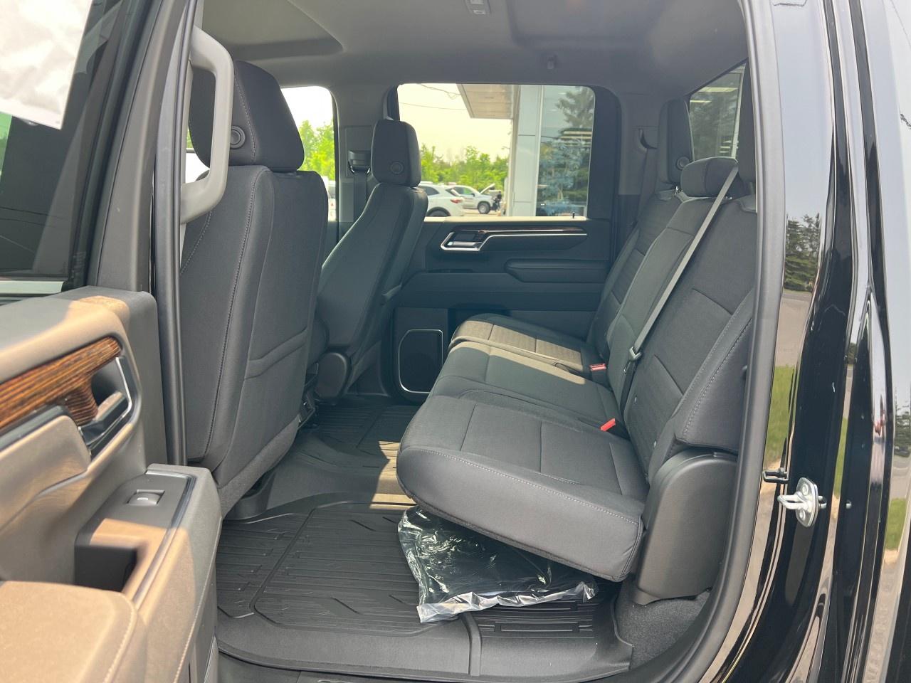 2025 GMC SIERRA 2500HD 4WD Crew Cab Standard Box SLE Photo