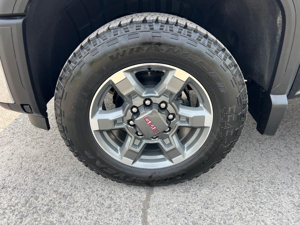 2025 GMC SIERRA 2500HD 4WD Crew Cab Standard Box SLE Photo