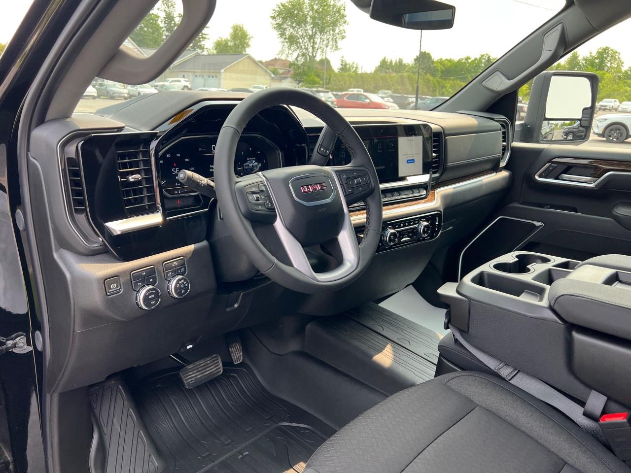 2025 GMC SIERRA 2500HD 4WD Crew Cab Standard Box SLE Photo