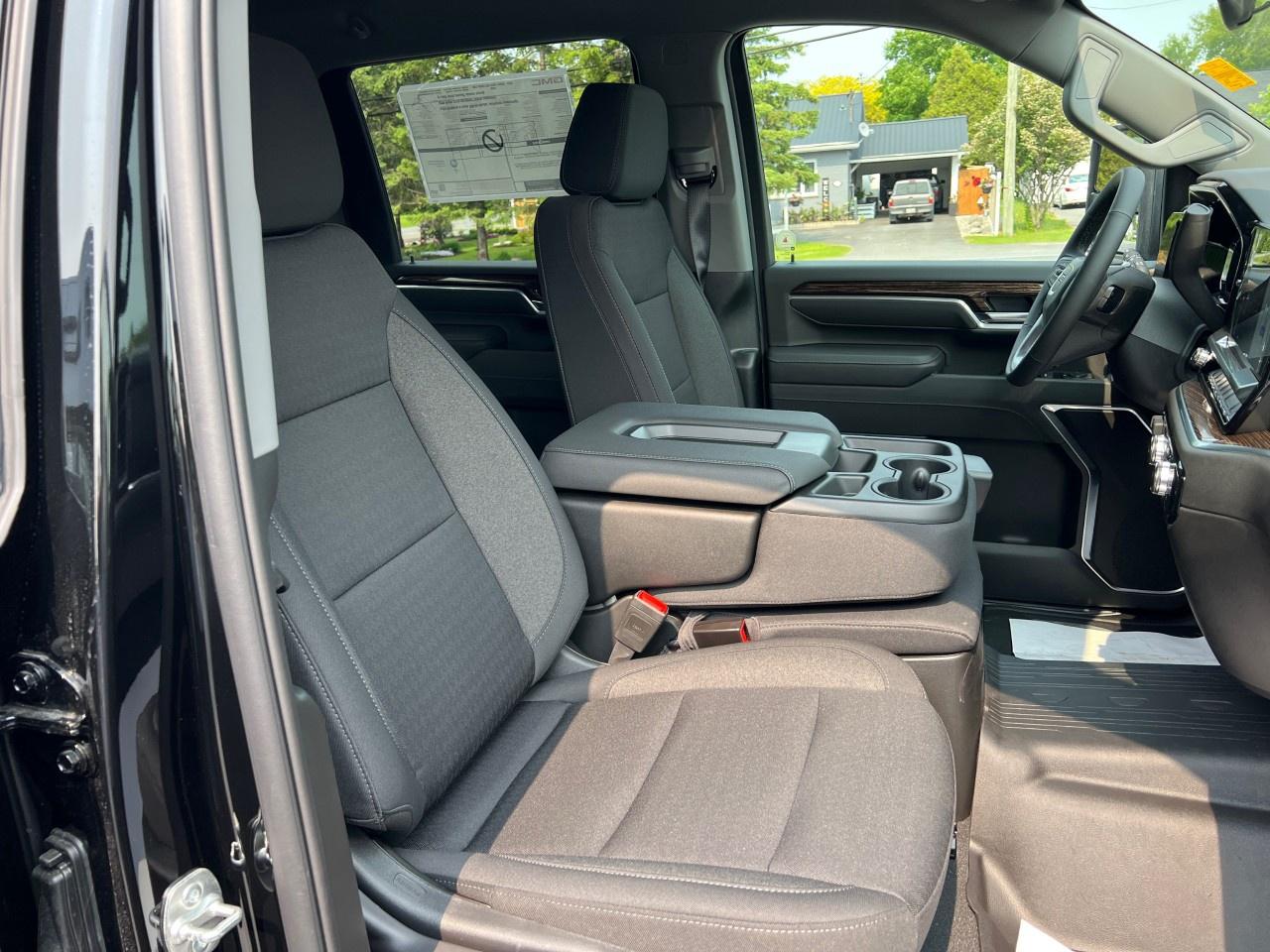 2025 GMC SIERRA 2500HD 4WD Crew Cab Standard Box SLE Photo