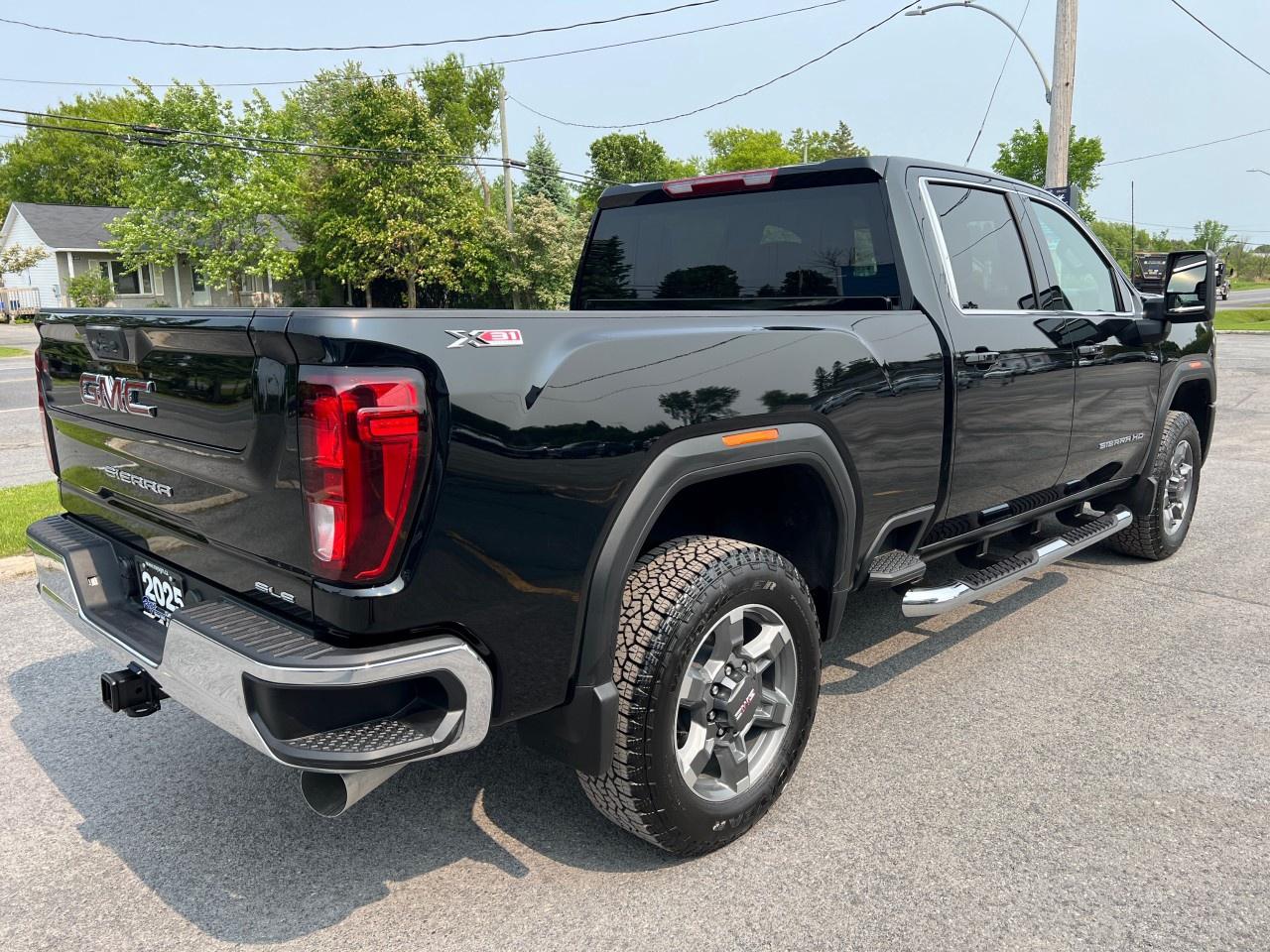 2025 GMC SIERRA 2500HD 4WD Crew Cab Standard Box SLE Photo