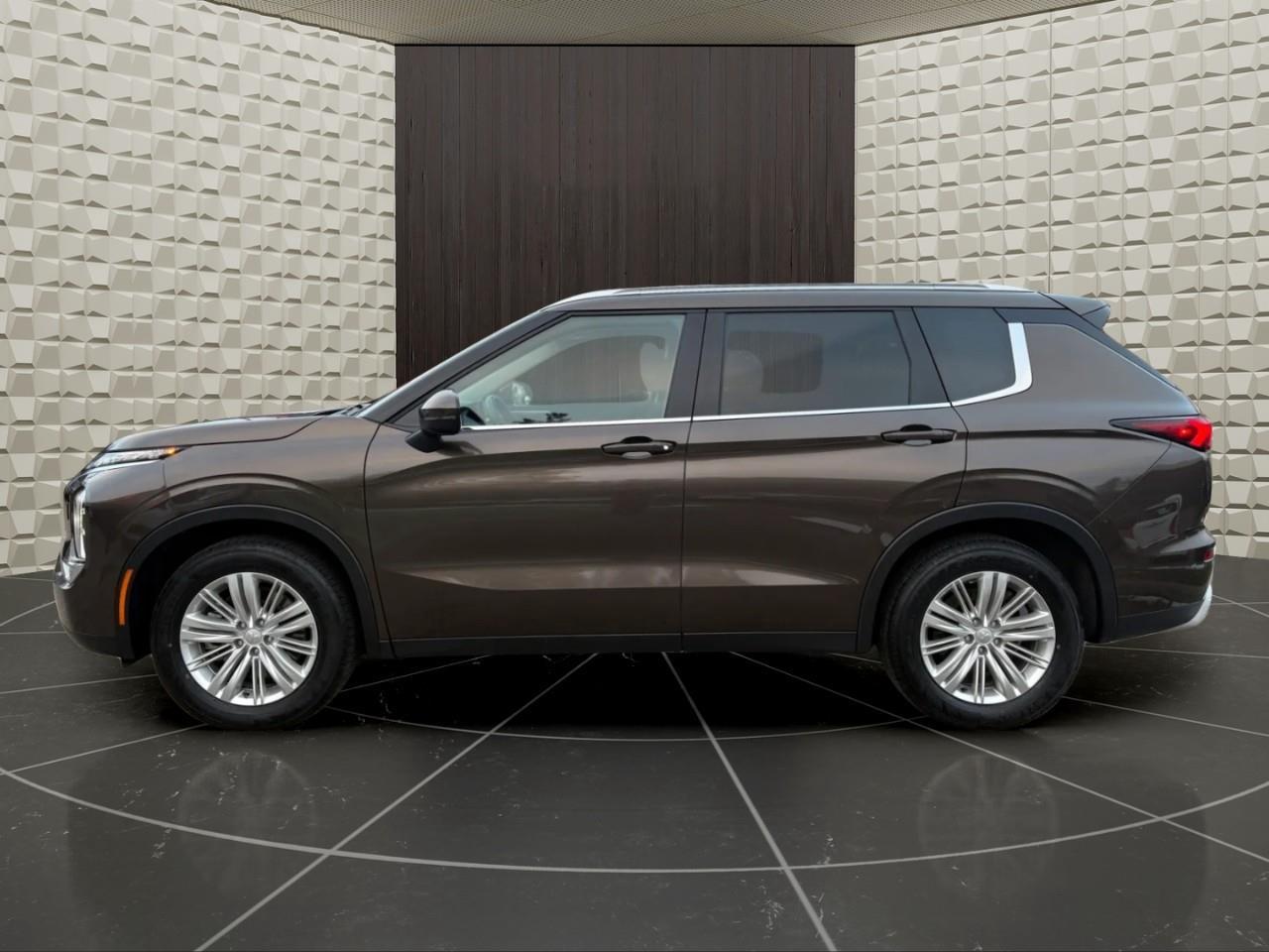 2024 Mitsubishi Outlander SE 4DR S-AWC Photo3