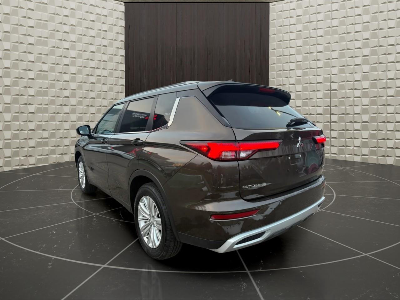 2024 Mitsubishi Outlander SE 4DR S-AWC Photo4