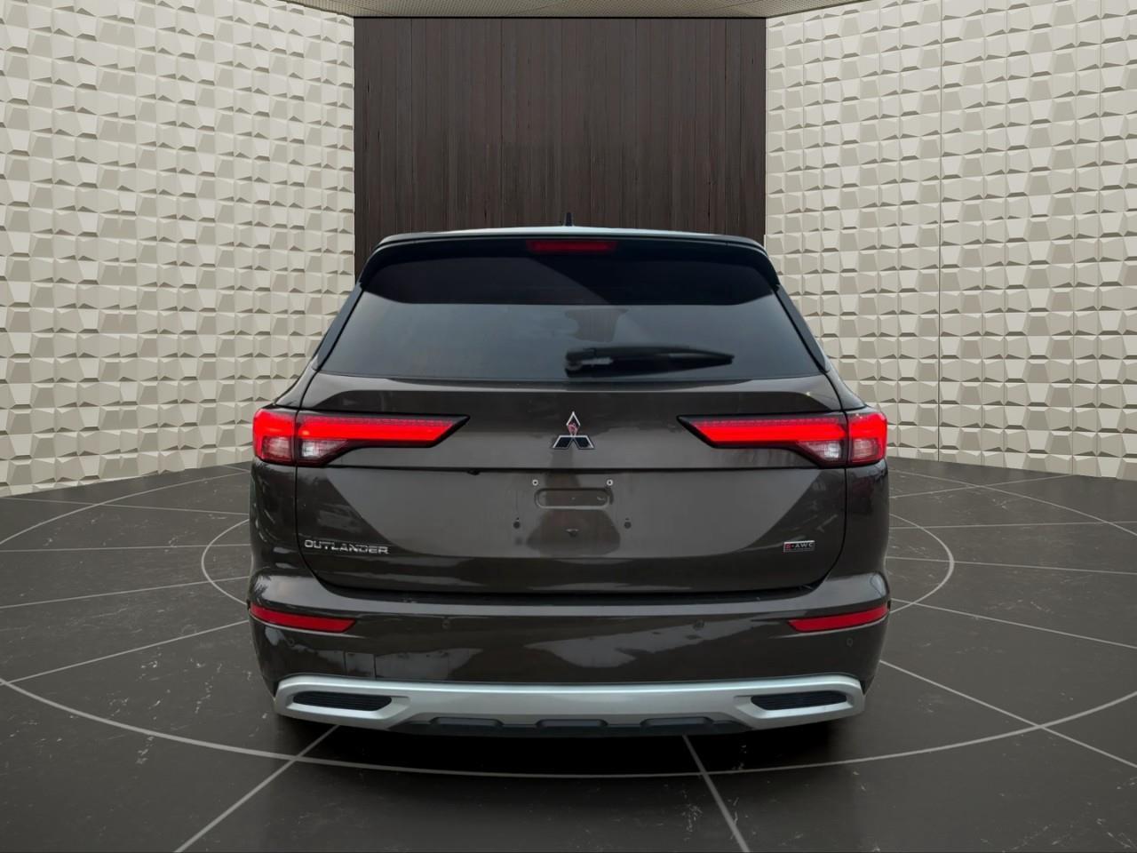 2024 Mitsubishi Outlander SE 4DR S-AWC Photo