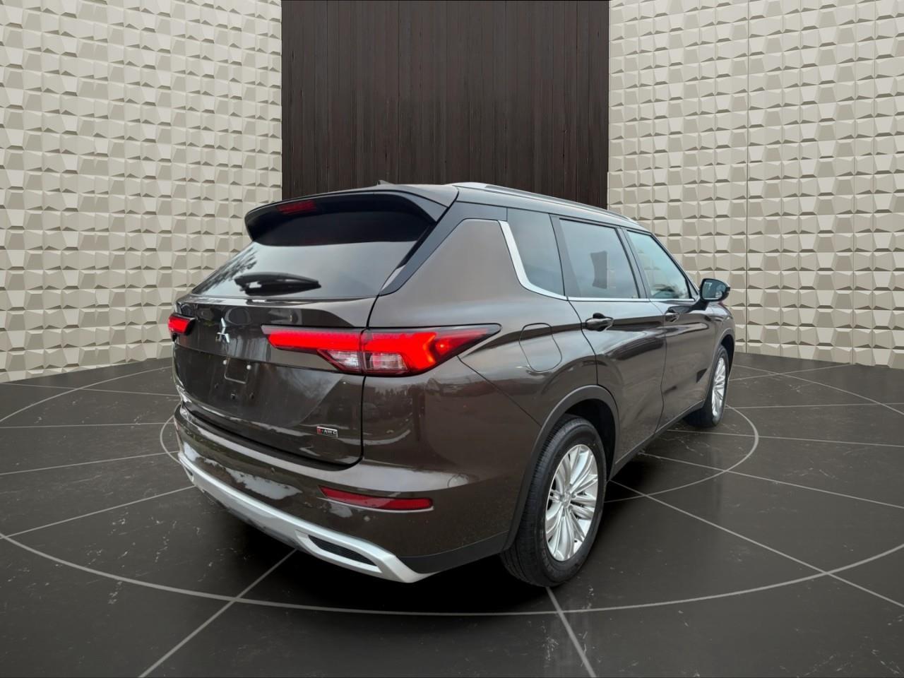 2024 Mitsubishi Outlander SE 4DR S-AWC Photo