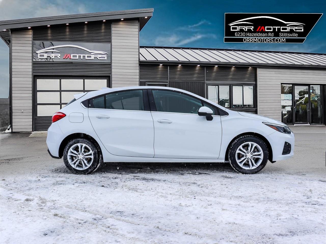 2019 Chevrolet Cruze LT 4dr Hatchback Photo2