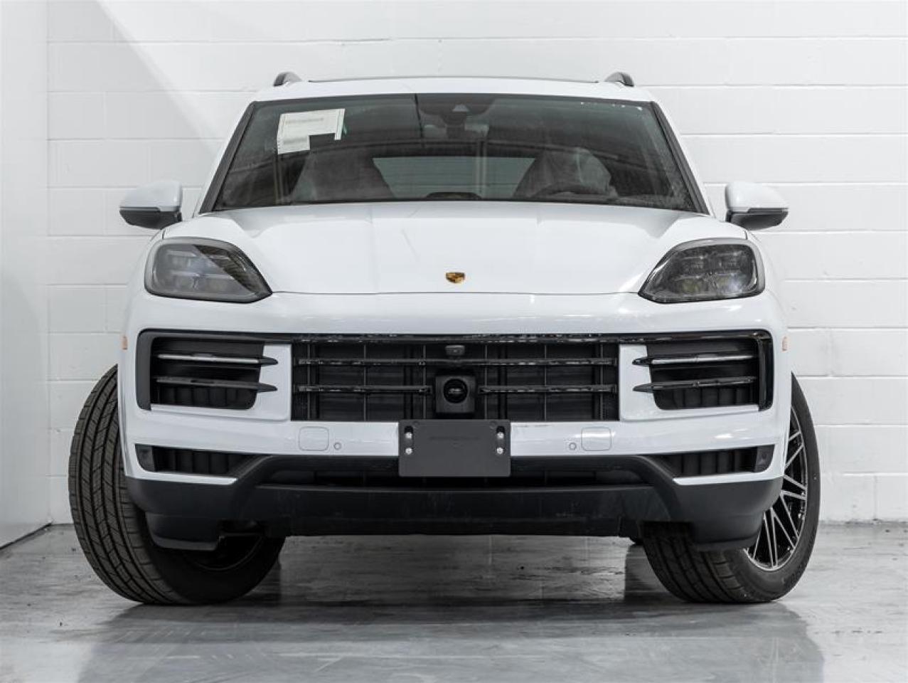 2025 Porsche Cayenne  Photo3