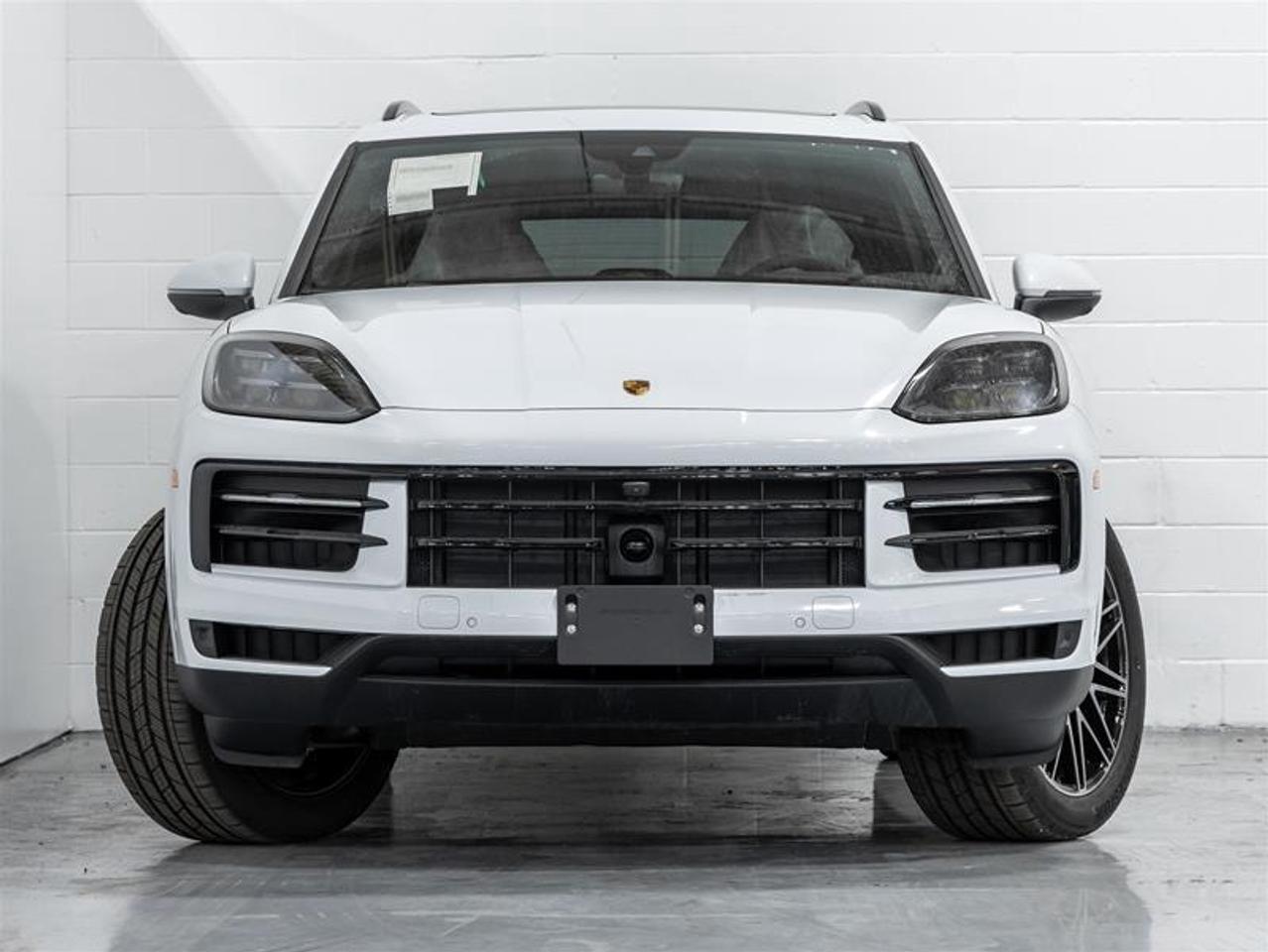 2025 Porsche Cayenne  Photo3
