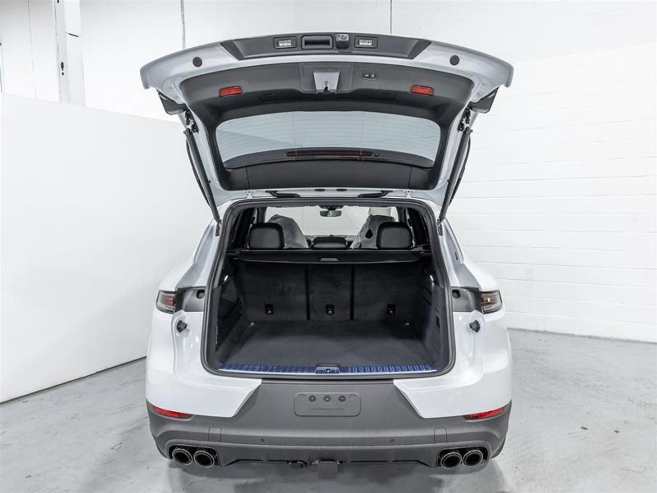 2025 Porsche Cayenne  Photo