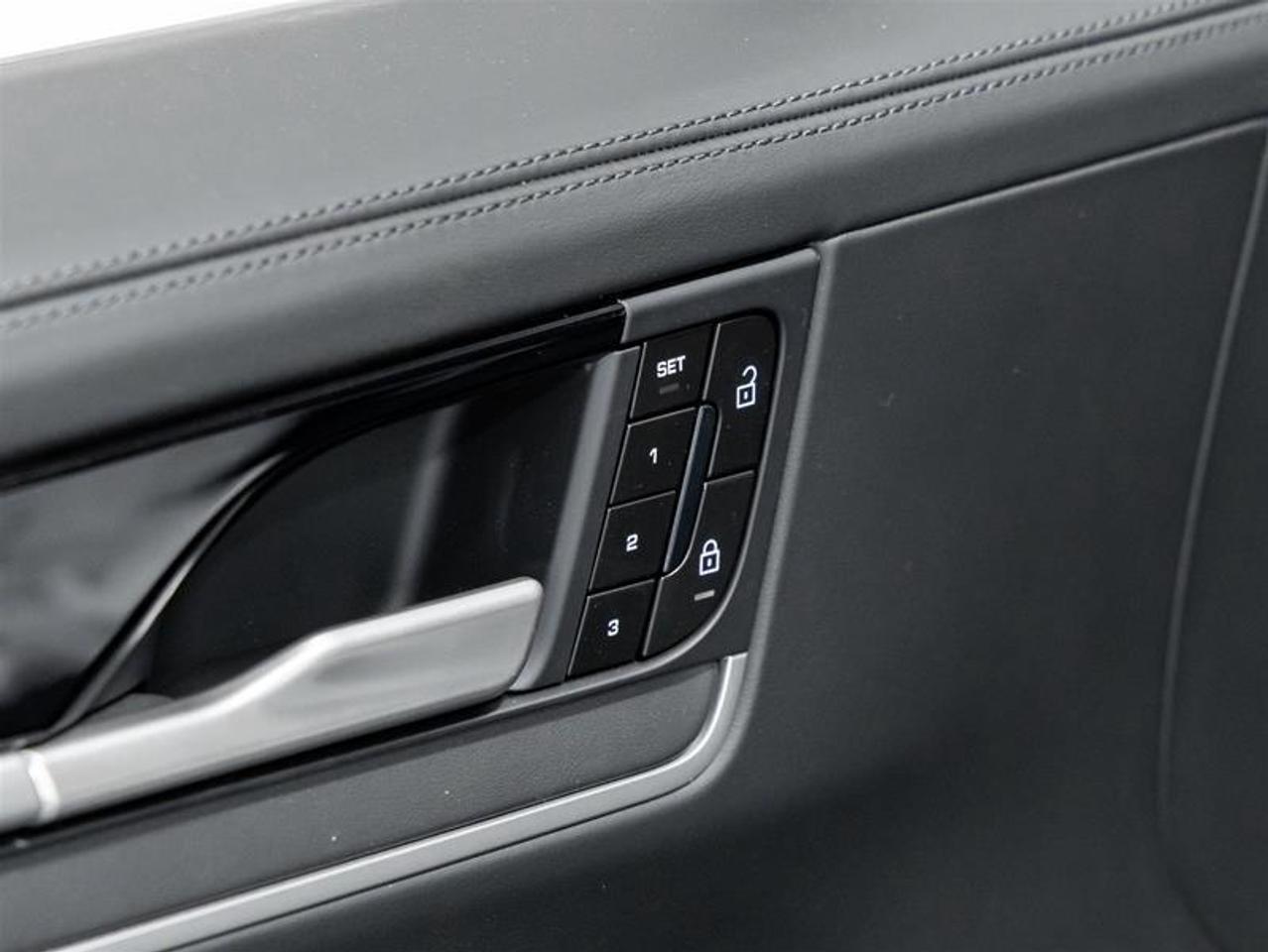 2025 Porsche Cayenne  Photo