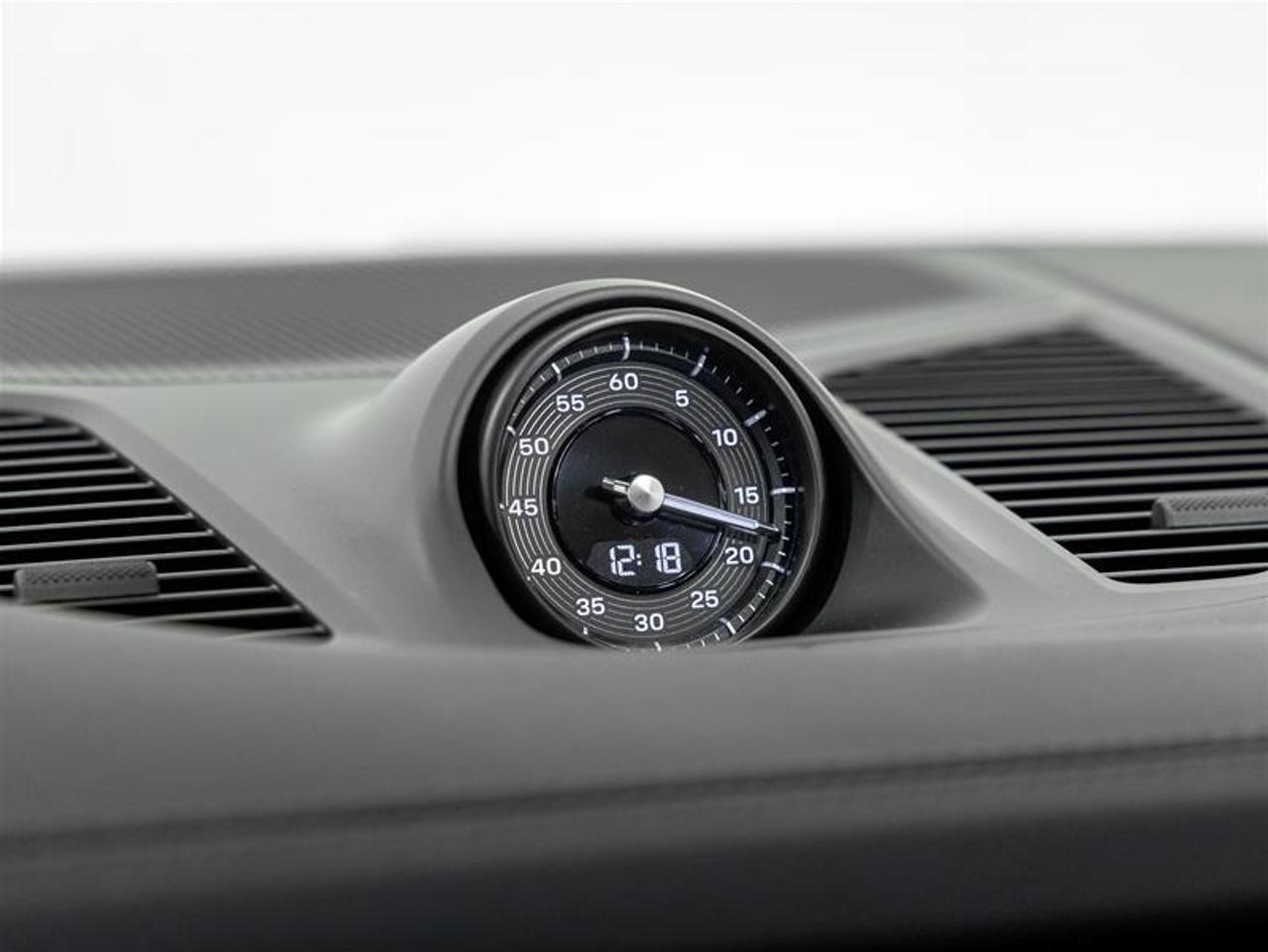 2025 Porsche Cayenne  Photo