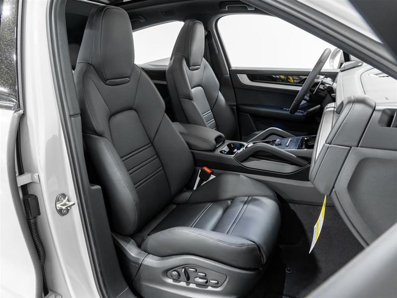 2025 Porsche Cayenne  Photo