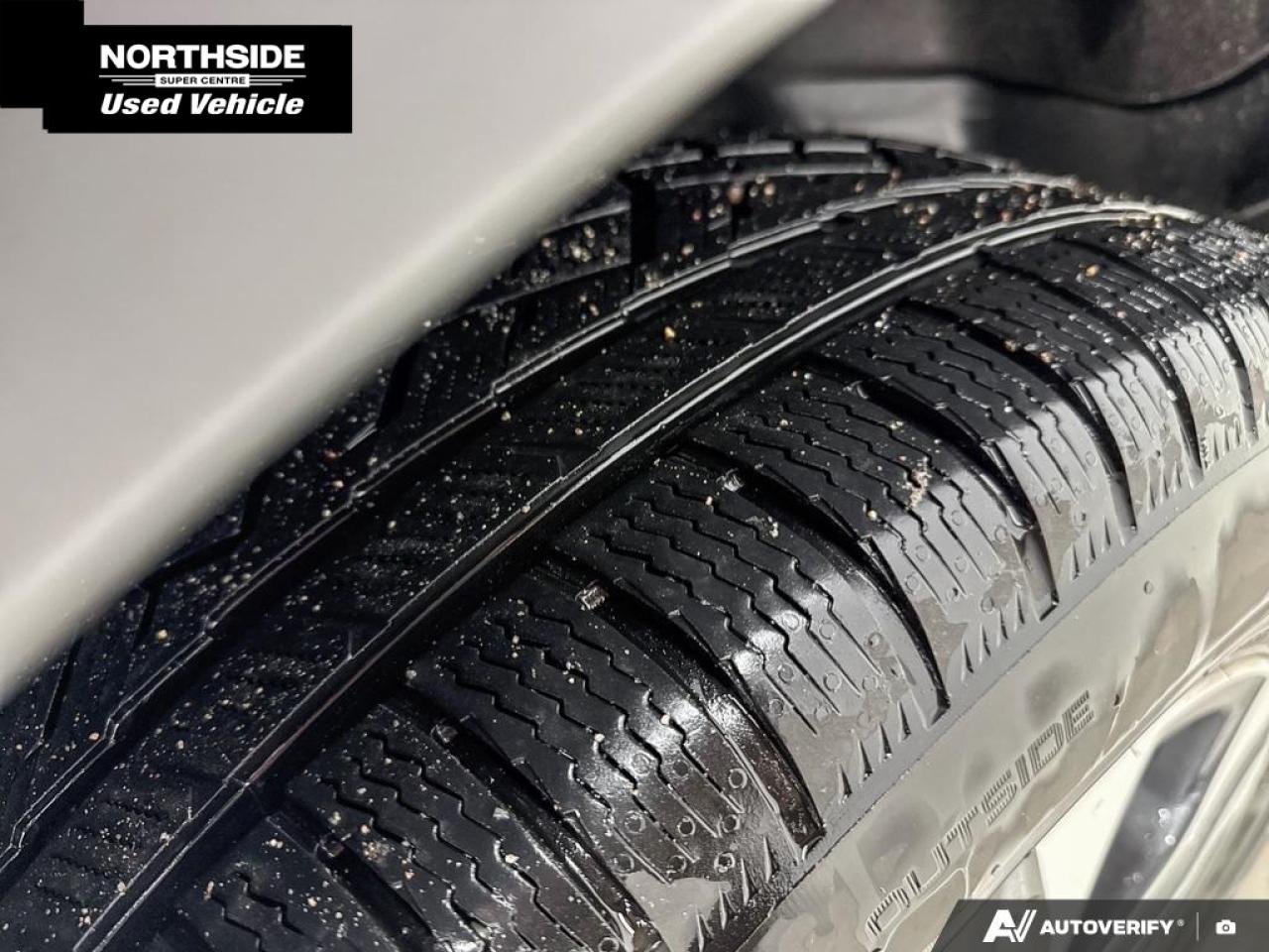 2022 Toyota Highlander Hybrid XLE 4dr All-Wheel Drive Photo