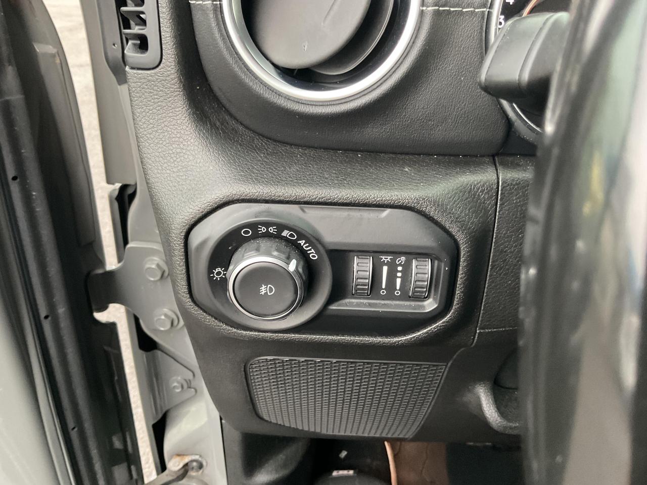 2019 Jeep WRANGLER UNLIMITED Sahara 4dr 4x4 Photo