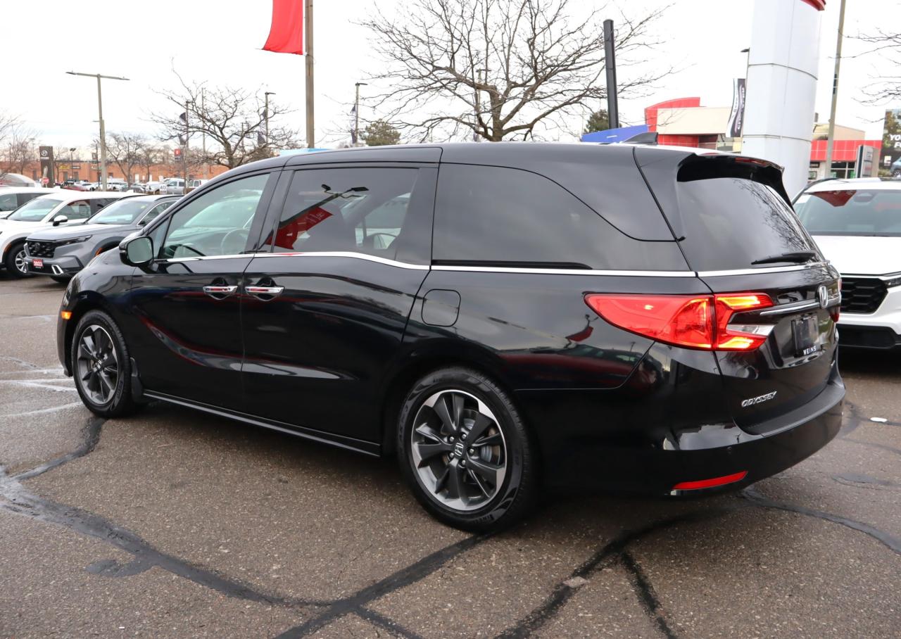 2022 Honda Odyssey Touring Passenger Van Photo2