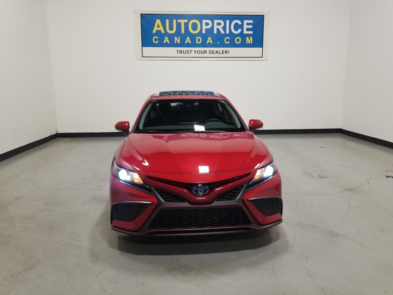 2023 Toyota Camry Hybrid SE 4dr Sedan Photo