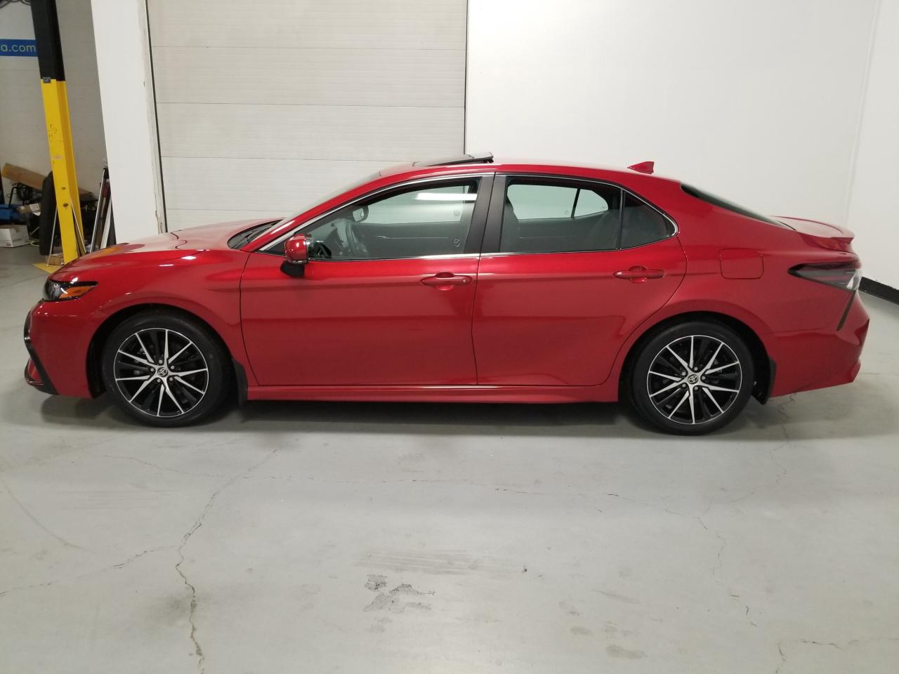 2023 Toyota Camry Hybrid SE 4dr Sedan Photo3