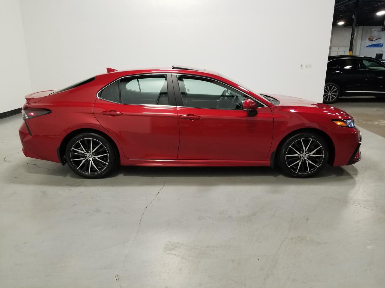 2023 Toyota Camry Hybrid SE 4dr Sedan Photo