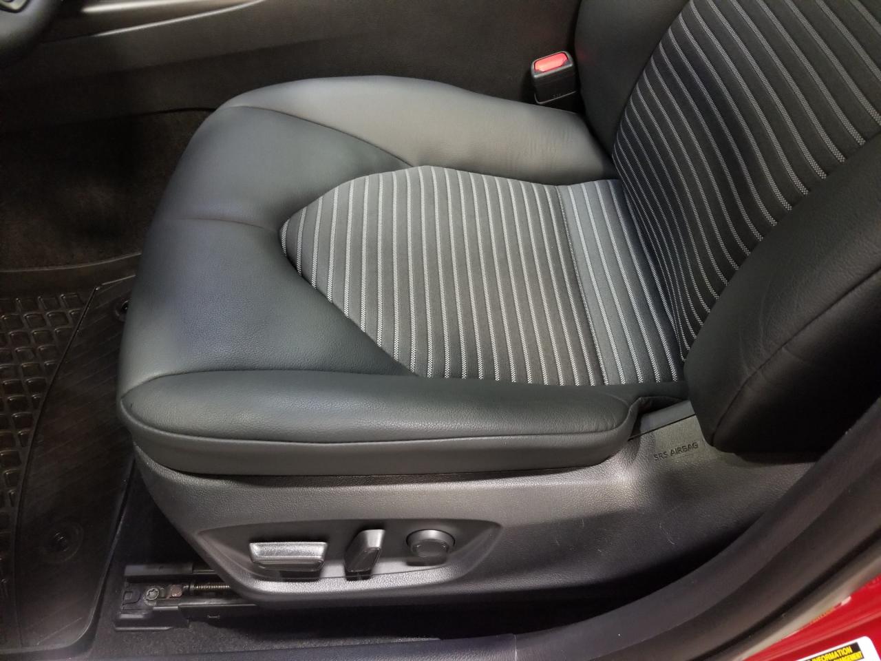 2023 Toyota Camry Hybrid SE 4dr Sedan Photo