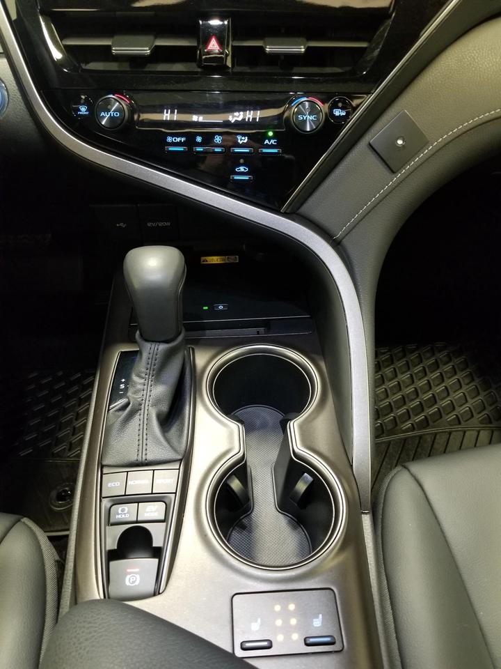 2023 Toyota Camry Hybrid SE 4dr Sedan Photo