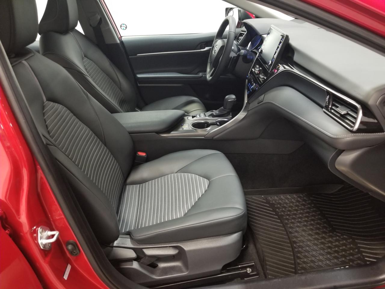 2023 Toyota Camry Hybrid SE 4dr Sedan Photo