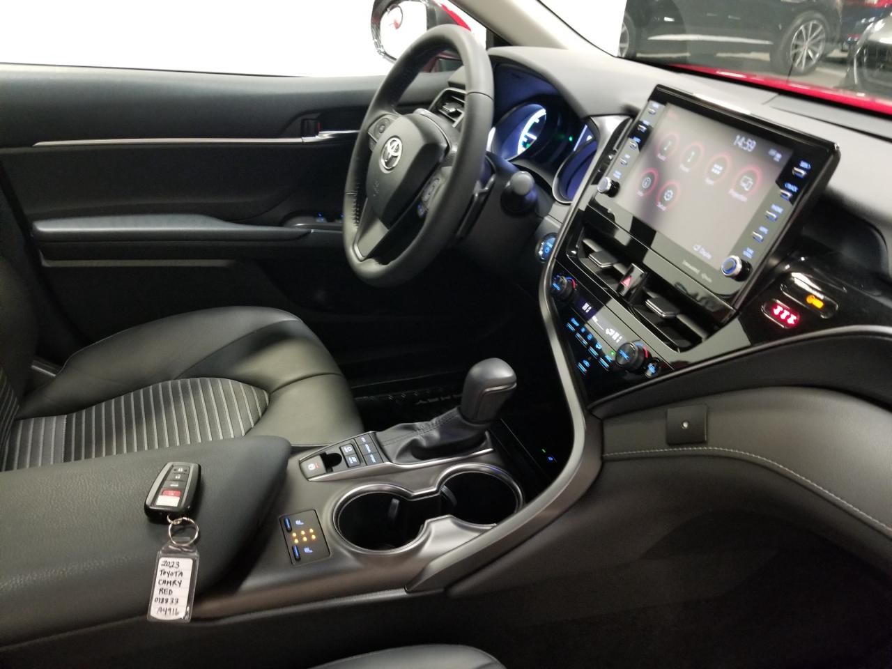 2023 Toyota Camry Hybrid SE 4dr Sedan Photo