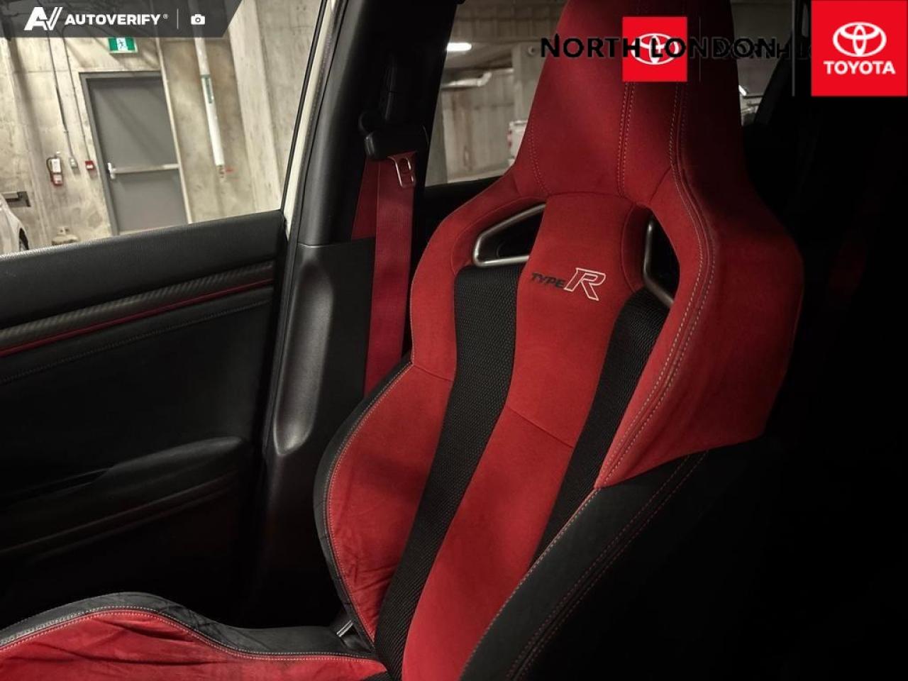 2018 Honda Civic Type R Base 4dr Hatchback Photo