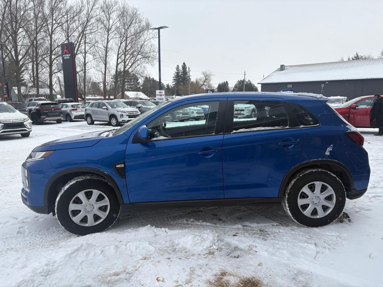 2023 Mitsubishi RVR ES 4dr AWC Photo3