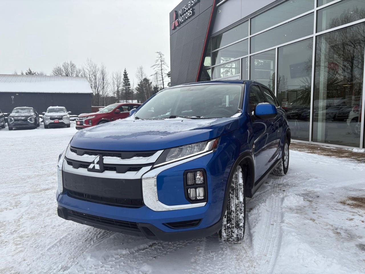 2023 Mitsubishi RVR ES 4dr AWC Photo2