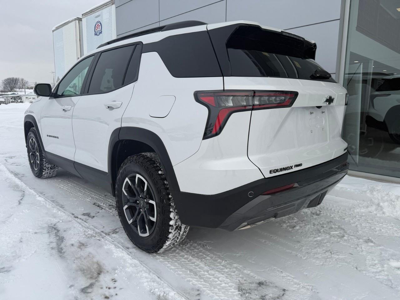 2025 Chevrolet Equinox AWD ACTIV Photo2