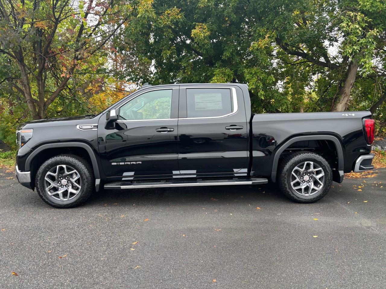 2026 GMC Sierra 1500 Crew Cab Short Box 4-Wheel Drive SLE Photo