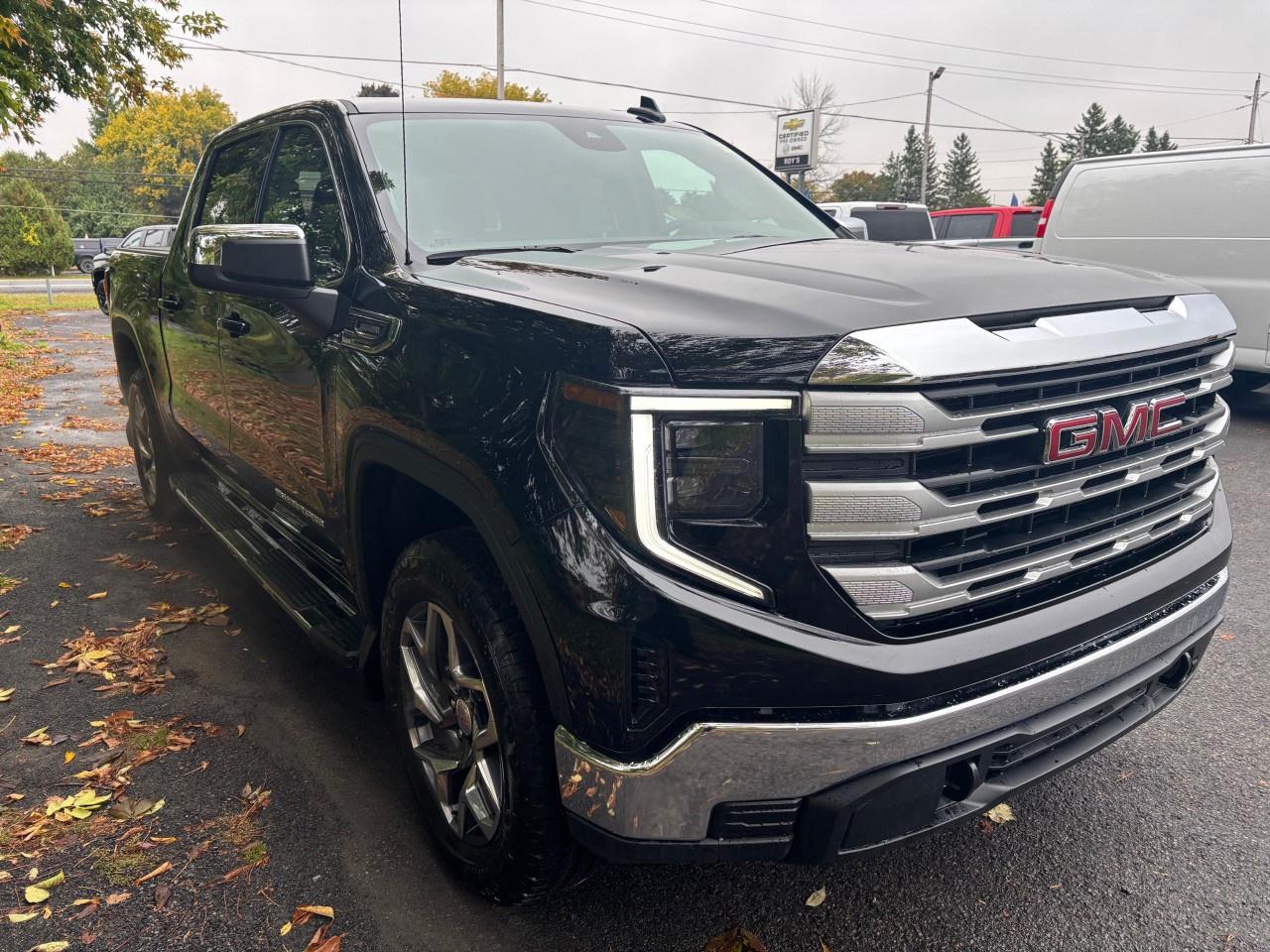 2026 GMC Sierra 1500 Crew Cab Short Box 4-Wheel Drive SLE Photo