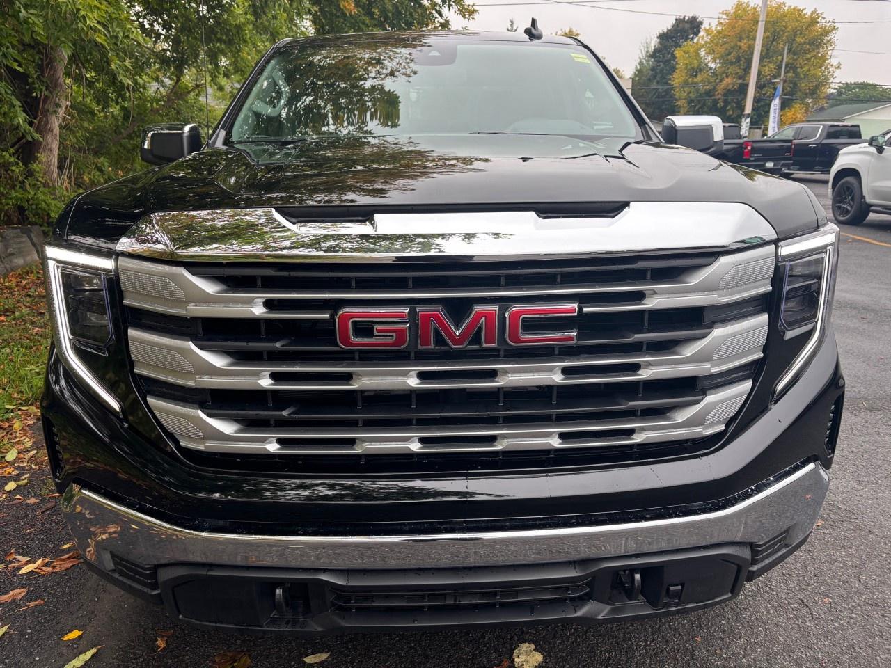 2026 GMC Sierra 1500 Crew Cab Short Box 4-Wheel Drive SLE Photo