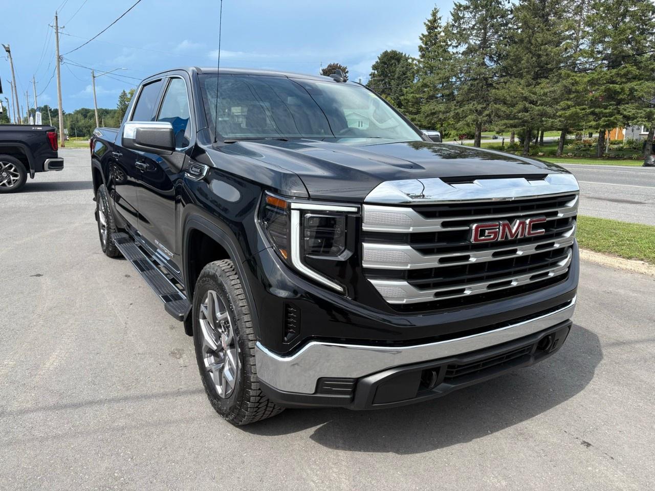 2026 GMC Sierra 1500 Crew Cab Short Box 4-Wheel Drive SLE Photo